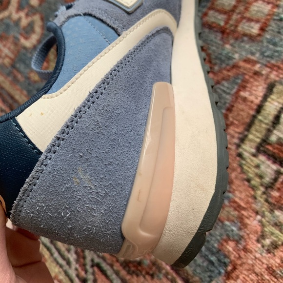 New Balance 696 Sneaker- Like New!! - Picture 5 of 6